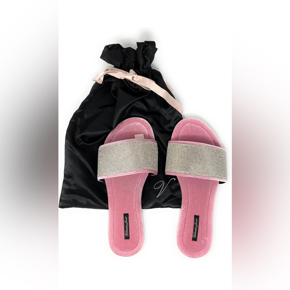 NEW Victoria’s Secret Embellished Pink Velvet Slides Size M - Picture 1 of 11